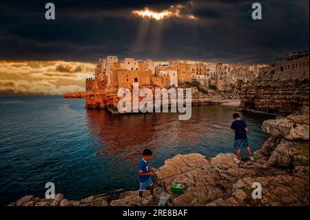 Le Village Marin Italie Pouilles Polignano a Mare Banque D'Images