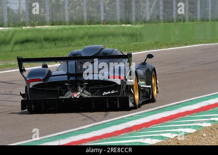 6 mai 2018 : course inconnue avec Pagani Zonda R lors de la Journée historique Minardi 2018 dans le circuit d'Imola en Italie. Banque D'Images