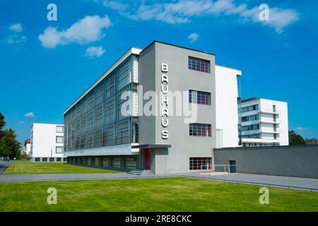 Bauhaus École de bâtiment et d'architecture conçue par Walter Gropius à Dessau-Rosslau en Allemagne Banque D'Images
