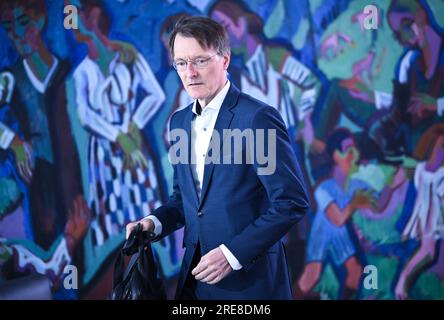 Berlin, Allemagne. 26 juillet 2023. Karl Lauterbach (SPD), ministre fédéral de la Santé, arrive pour la réunion du Cabinet fédéral à la Chancellerie. Crédit : Britta Pedersen/dpa/Alamy Live News Banque D'Images