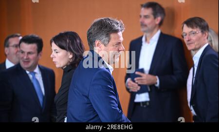 Berlin, Allemagne. 26 juillet 2023. Le vice-chancelier Robert Habeck (Bündnis 90/Die Grünen), arrive pour la réunion du cabinet fédéral au bureau du chancelier. Crédit : Britta Pedersen/dpa/Alamy Live News Banque D'Images