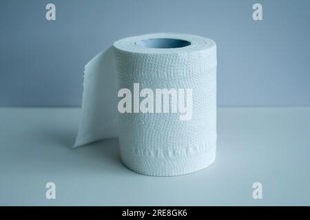 1 rouleau de tissu avec un fond blanc. Banque D'Images