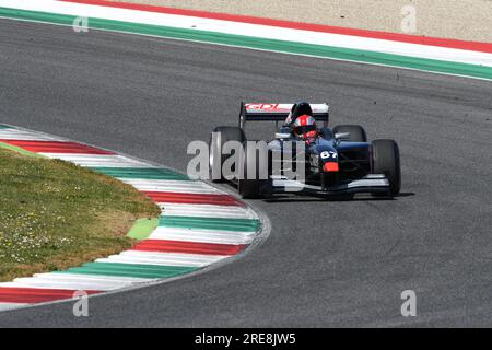 Scarperia, 9 avril 2021 : Lola - Formule AutoGP pilotée par Unknown en action sur le circuit de Mugello lors des essais de BOSS GP Championship. Italie Banque D'Images