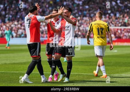 Rotterdam - Alireza Jahanbakhsh de Feyenoord, Sebastian Szymanski de Feyenoord, Orkun Kokcu de Feyenoord pendant le match entre Feyenoord et vitesse Banque D'Images