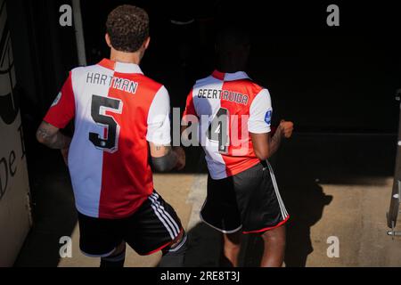 Rotterdam - Quilindschy Hartman de Feyenoord, Lutsharel Geertruida de Feyenoord lors du match entre Feyenoord et vitesse au Stadion Feijenoord de Banque D'Images