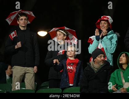 Perth, Australie. 26 juillet 2023. Les partisans du Canada réagissent avant le match du groupe B entre le Canada et l'Irlande à la coupe du monde féminine de la FIFA 2023 à Perth, en Australie, le 26 juillet 2023. Crédit : Mao Siqian/Xinhua/Alamy Live News Banque D'Images