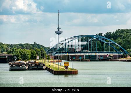 Dortmund EMS-Kanal, Münster, Schleuse, Fernsehturm, Rhénanie-du-Nord-Westphalie, Deutschland, Europa, Banque D'Images