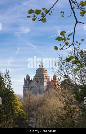 Église au sommet de la montagne du sanctuaire du Sacré-cœur de Jésus situé à Viana do Castelo, Portugal Banque D'Images