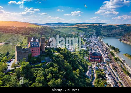 Vue sur la ville d'Oberwesel, vallée du Haut-Rhin, Allemagne. Ville d'Oberwesel et Église notre-Dame, Rhin moyen, Allemagne, Rhénanie-Palatinat Banque D'Images