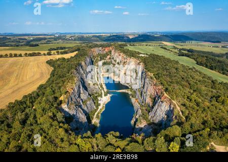 Vieille carrière de chaux, Big America (Velka Amerika) près de Prague, République Tchèque. Velka Amerika (Grande Amérique, Grand Canyon tchèque) est une qua calcaire abandonnée Banque D'Images