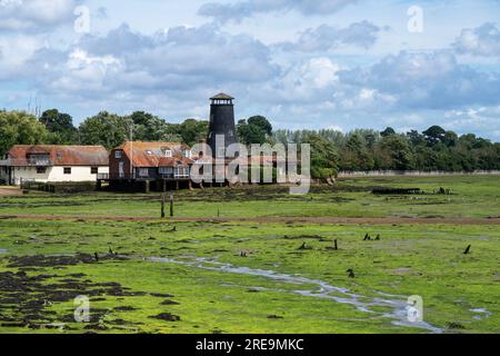 The Old Mill at Langstone Quay, Chichester Harbour on the Solent, Hampshire, Angleterre, Royaume-Uni Banque D'Images