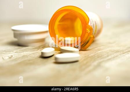 Amoxicilline/acide clavulanique comprimés de 500 mg avec flacon d'ordonnance orange Banque D'Images