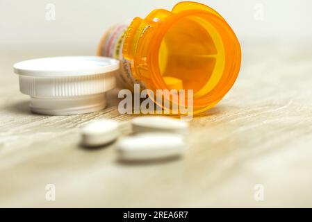 Amoxicilline/acide clavulanique comprimés de 500 mg avec flacon d'ordonnance orange Banque D'Images