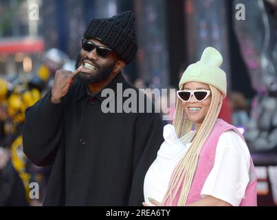 La photo doit être créditée ©Alpha Press 078237 07/06/2023 Tobe Nwigwe et sa femme Martica Fat Nwigwe avec le bébé Chikodili Ejikemeuwa lors de la première européenne Transformers Rise of the Beasts à Londres. Banque D'Images