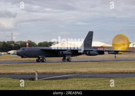 B-52H Stratofortress atterrissant au Royal International Air Tattoo 2023 après son Flycast. Banque D'Images