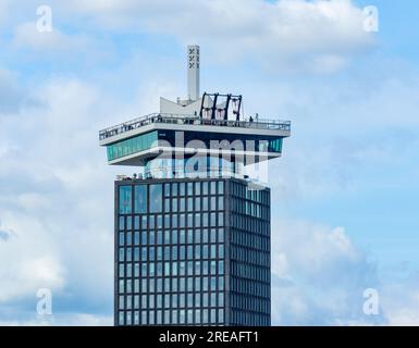 La tour panoramique A'dam à Amsterdam avec balançoire sur le toit Banque D'Images