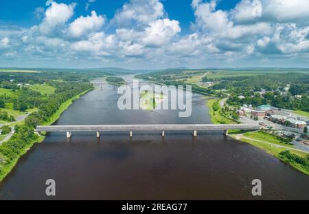 Pont couvert Hartland à Hartland, Nouveau-Brunswick, le plus long pont couvert du monde, vue aérienne Banque D'Images