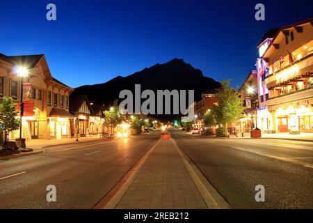 Banff la nuit. N'est-ce pas beau ? Banque D'Images