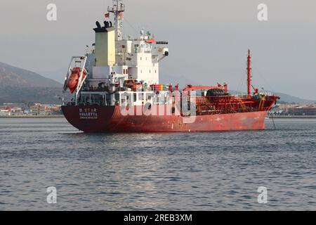 Le « B. Star », petit pétrolier de 5 700 tonnes construit en 2009, opérant sous pavillon maltais au mouillage dans le port de Gibraltar, septembre 2022. Banque D'Images