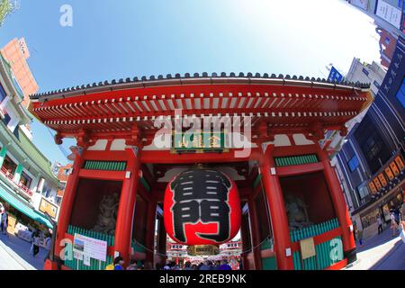 Porte du tonnerre du temple Sensoji Banque D'Images