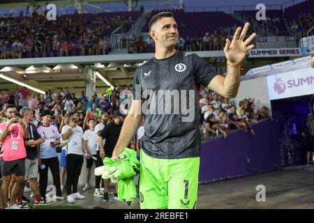 Orlando, Floride, États-Unis. 26 juillet 2023. Le gardien de but de Fulham MAREK RODÃK (1 ans) fait signe aux supporters avant le match Fulham vs Aston Villa de la Premier League au stade Exploria à Orlando, FL le 26 juillet 2023. (Image de crédit : © Cory Knowlton/ZUMA Press Wire) USAGE ÉDITORIAL SEULEMENT! Non destiné à UN USAGE commercial ! Banque D'Images