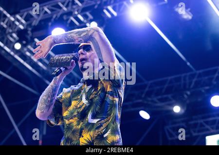 J-Ax se produit au Shock Wave Festival à Francavilla al Mare avec Articolo 31, le 21 juillet 2023. (Photo de Marco Zac/NurPhoto) crédit : NurPhoto SRL/Alamy Live News Banque D'Images