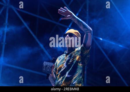 J-Ax se produit au Shock Wave Festival à Francavilla al Mare avec Articolo 31, le 21 juillet 2023. (Photo de Marco Zac/NurPhoto) crédit : NurPhoto SRL/Alamy Live News Banque D'Images