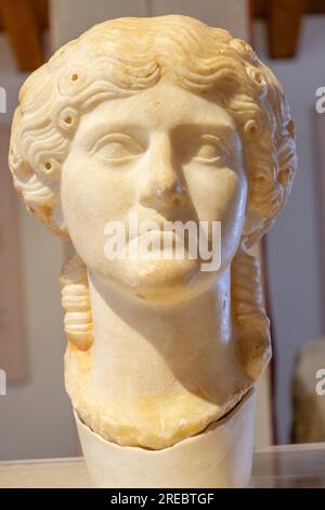 Retrato de Agrippina Maior, nieta del emperador Augusto, siglo I, Museo-Centro de Interpretación del parque arqueológico de Segóbriga, Saelices, Cuenc Banque D'Images
