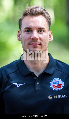 PRODUCTION - 20 juillet 2023, Mecklembourg-Poméranie occidentale, Bad Doberan : entraîneur d'athlétisme David Lechner du FC Hansa Rostock. Photo : Jens Büttner/dpa - REMARQUE IMPORTANTE : conformément aux exigences du DFL Deutsche Fußball Liga et du DFB Deutscher Fußball-Bund, il est interdit d'utiliser ou de faire utiliser des photographies prises dans le stade et/ou le match sous forme de séquences et/ou de séries de photos de type vidéo. Banque D'Images