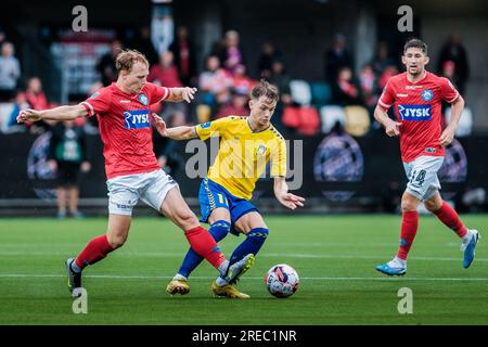 Silkeborg, Danemark. 23rd, juillet 2023. Hakon Evjen (11) de Broendby IF et Anders Klynge (21) de Silkeborg IF vus lors du 3F Superliga match entre Silkeborg IF et Broendby IF au JYSK Park à Silkeborg. Banque D'Images