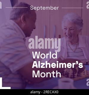 Septembre monde texte du mois d'alzheimer sur heureux couple biracial senior jouant aux échecs Banque D'Images