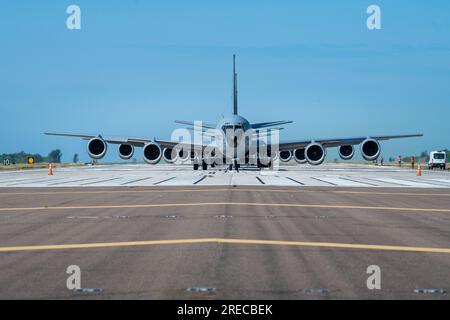 Les KC-135 sont appelés sur la ligne de vol à la MacDill Air Force base, FA. Le 26 avril 2023. ÉTATS-UNIS Photo Air Force par Airman 1st Class Zachary Foster Banque D'Images