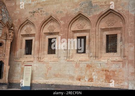 palais ishak pasha. Il s'agit d'un palais semi-ruiné et d'un complexe administratif situé dans le district de Dogubeyazit de la province d'Agri de l'est de la Turquie. Banque D'Images