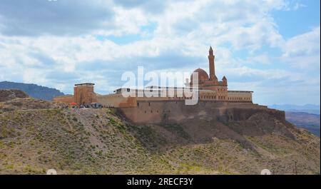 palais ishak pasha. Il s'agit d'un palais semi-ruiné et d'un complexe administratif situé dans le district de Dogubeyazit de la province d'Agri de l'est de la Turquie. Banque D'Images