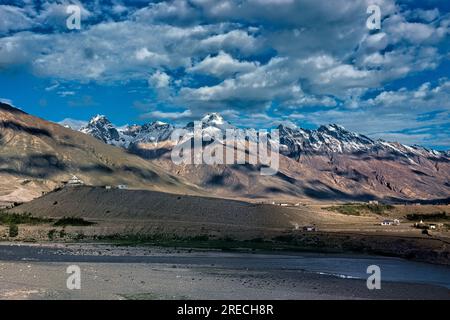 Vue sur la belle vallée du Zanskar et les sommets, Ladakh, Inde Banque D'Images
