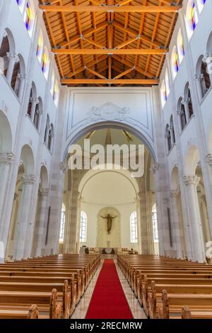 PRISTINA, KOSOVO - 13 AOÛT 2019 : intérieur de la cathédrale Sainte-mère Teresa à Pristina, Kosovo Banque D'Images