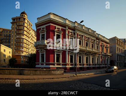 Les Pommer Hous. Fenêtres cassées et dommages à l'intérieur du bâtiment après l'attaque de missiles russes sur Odessa Ukraine Banque D'Images