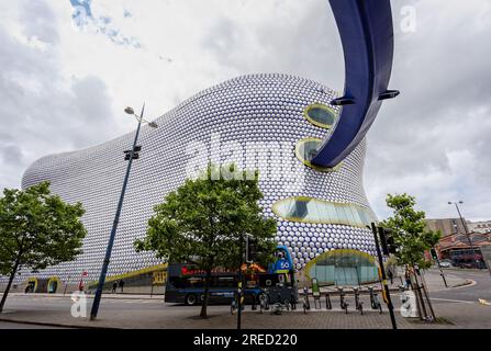 Passerelle aérienne reliant le centre commercial Bullring à Birmingahm, West Midlands, Royaume-Uni, le 23 juillet 2023 Banque D'Images