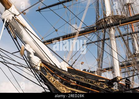 Nannie Dee, figure de proue du navire à la proue du magnifique grand voilier coupe-thé Cutty Sark à Greenwich, Londres, Angleterre, Royaume-Uni Banque D'Images