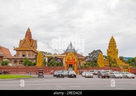 Phnom Penh, Cambodge - août 26 2018 : Wat Ounalom est un wat situé sur Sisowath Quay près du Palais Royal du Cambodge. Banque D'Images