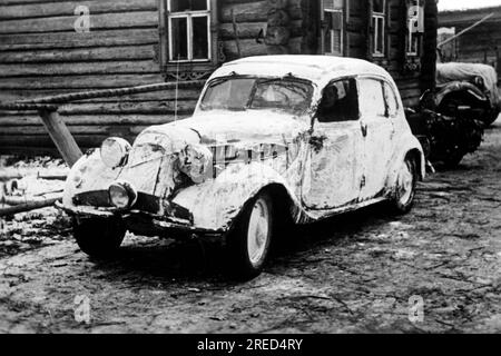 Lors de l'attaque allemande sur Moscou dans la partie centrale du front de l'est : véhicule camouflé avec une peinture blanche. [traduction automatique] Banque D'Images