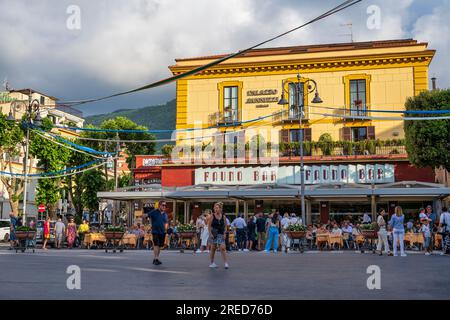 Palazzo Jannuzzi Relais Hotal et Fauno Bar sur la Piazza Tasso (Corso Italia) à Sorrente dans la région Campanie du sud-ouest de l'Italie Banque D'Images