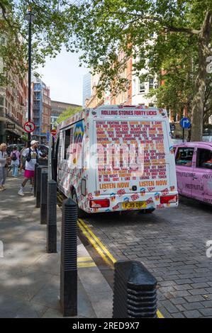 Le van de crème glacée commémorative Rolling Stones fait une tournée à Londres pour marquer la sortie de l'album numérique Forty Licks. Londres, Angleterre, Royaume-Uni Banque D'Images