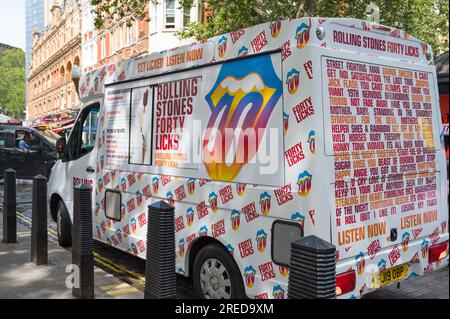Le van de crème glacée commémorative Rolling Stones fait une tournée à Londres pour marquer la sortie de l'album numérique Forty Licks. Londres, Angleterre, Royaume-Uni Banque D'Images