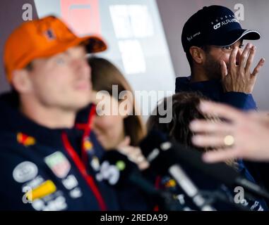 SPA - Max Verstappen (Red Bull Racing) et Daniel Ricciardo (AlphaTauri) s'adressent à la presse sur le circuit de Spa-Francorchamps à l'approche du Grand Prix de Belgique. ANP SEM VAN DER WAL Banque D'Images