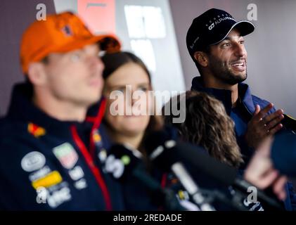 SPA - Max Verstappen (Red Bull Racing) et Daniel Ricciardo (AlphaTauri) s'adressent à la presse sur le circuit de Spa-Francorchamps à l'approche du Grand Prix de Belgique. ANP SEM VAN DER WAL Banque D'Images