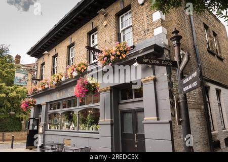 The Ship & Whale public House, Gulliver Street, Surrey Quays, Rotherhithe, Bermondsey, Londres, SE16, Royaume-Uni Banque D'Images