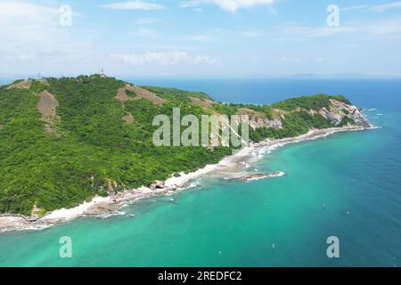 Vue panoramique aérienne de l'île de Koh LAN, Thaïlande en été Banque D'Images