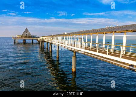 Jetée de Heringsdorf (allemand : Seebrucke Heringsdorf) - jetée située à Heringsdorf, en Allemagne. Longueur 508 mètres. S'étirant dans la mer Baltique, sur t Banque D'Images