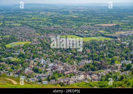 Vue vers le bas de North Hill dans les Malvern Hills à Great Malvern Banque D'Images